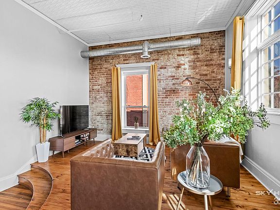 3rd image of 116 S Broadway St #B