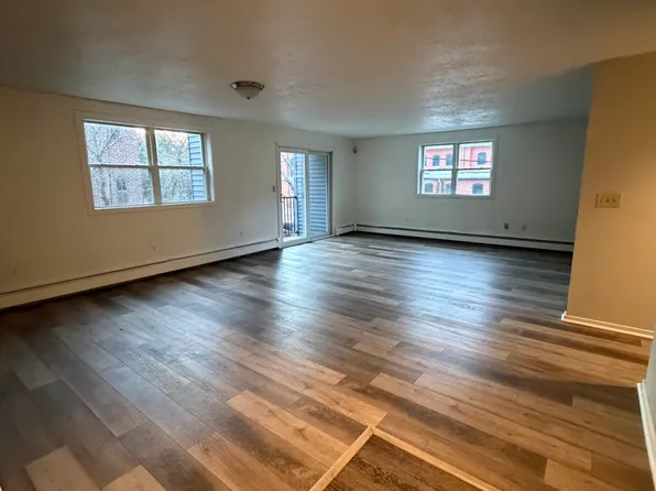 24 Stenton Ave APT 203, Providence, RI 02906