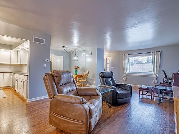 5th image of 11525 Village Dr