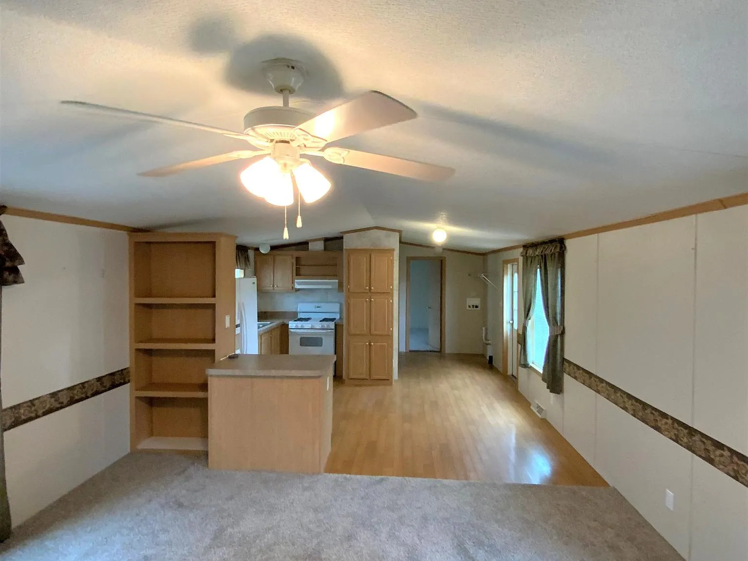 2 bed, 896 sqft, $1,350 — Photo 4
