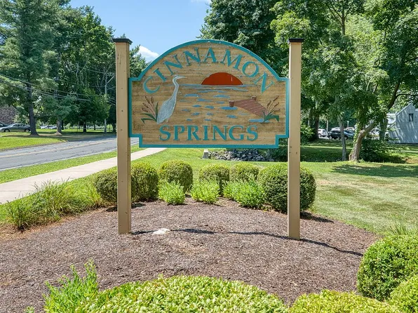 7 Cinnamon Spgs, South Windsor, CT 06074