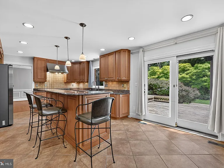 1022 Delf Dr — Photo 12