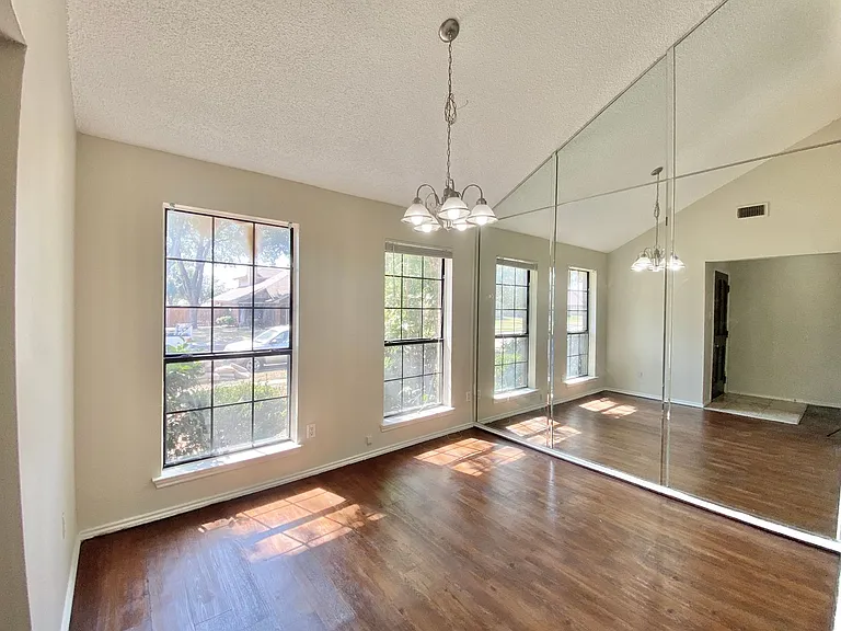 2202 Prairie Creek Trl — Photo 7