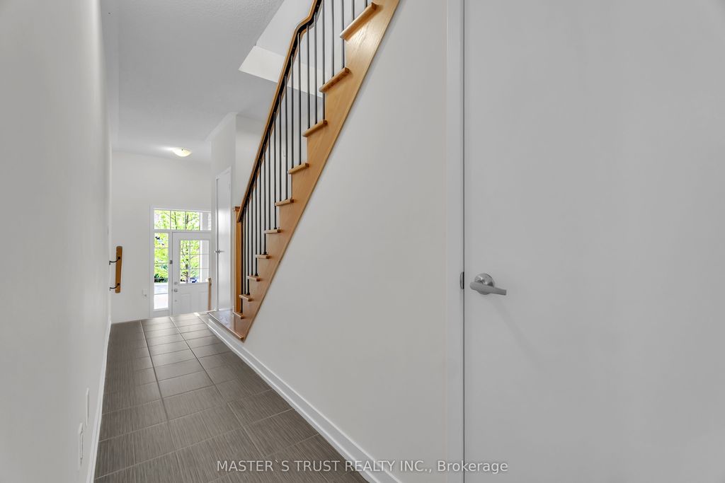 183 Harding Park St, Newmarket, ON - View 6