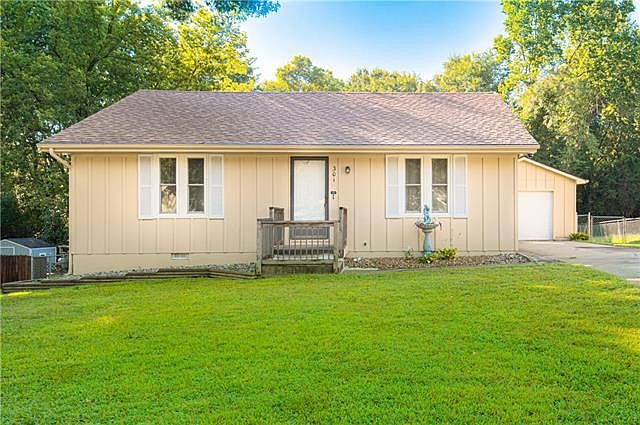 1st image of 301 Lee Dr
