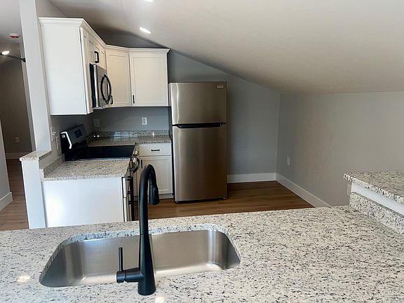 4th image of 332 Daniel Webster Hwy #3