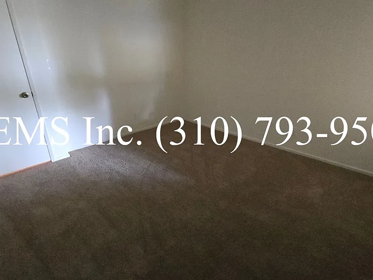 15025 Archwood St — Photo 12
