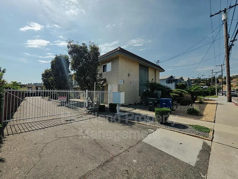 3430 Helix St #4