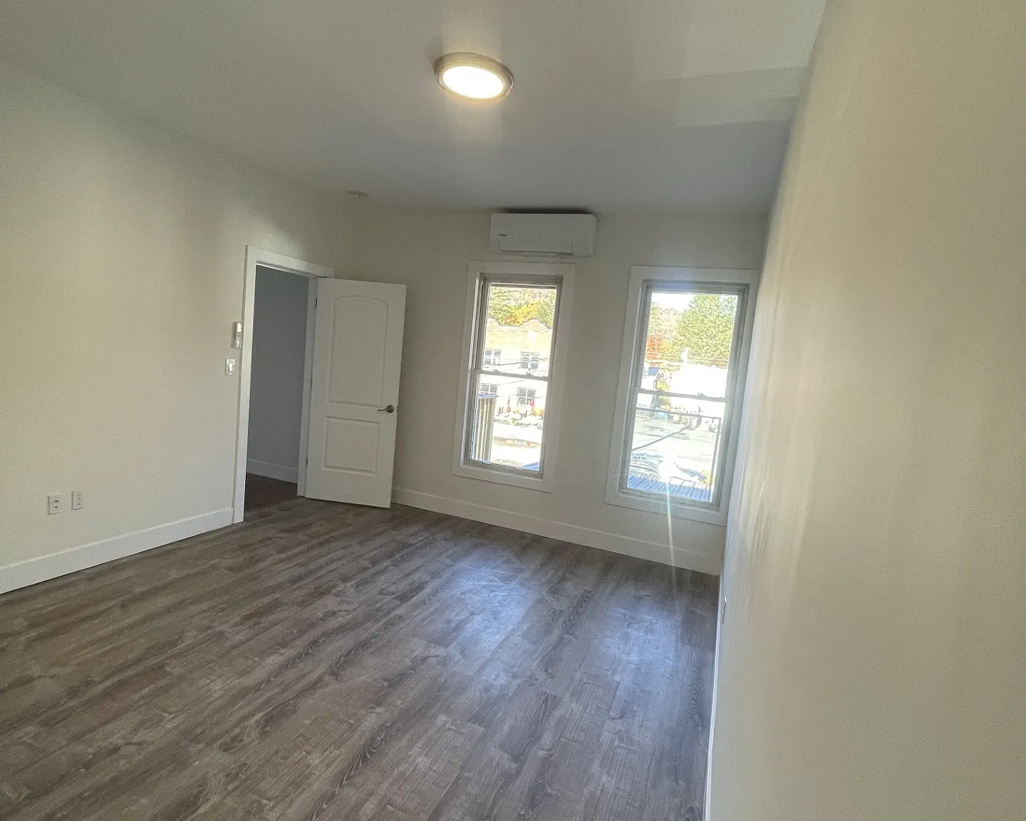 3 bed, $2,400 — Photo 2