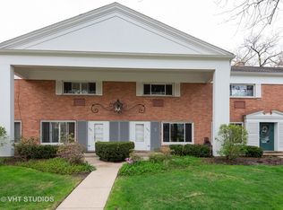 1607 Palmgren Dr, Glenview, IL 60025