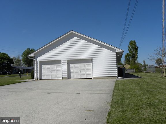 5th image of 771 Becker Dr