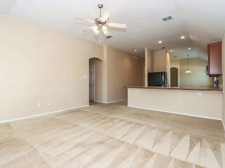 1235 Sweetwater Dr — Photo 3