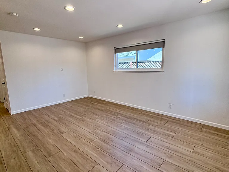 5009 Lyng Dr — Photo 8