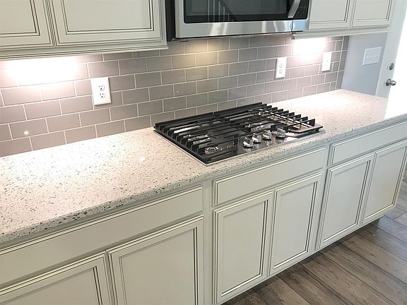 Actual home . Don t take this for granite, it s quartz Natural Gas surface cook top.