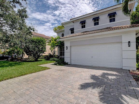 Home For Sale In Pinewood Cove