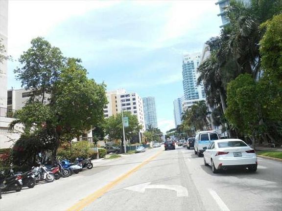4th image of 800 West Ave APT 821