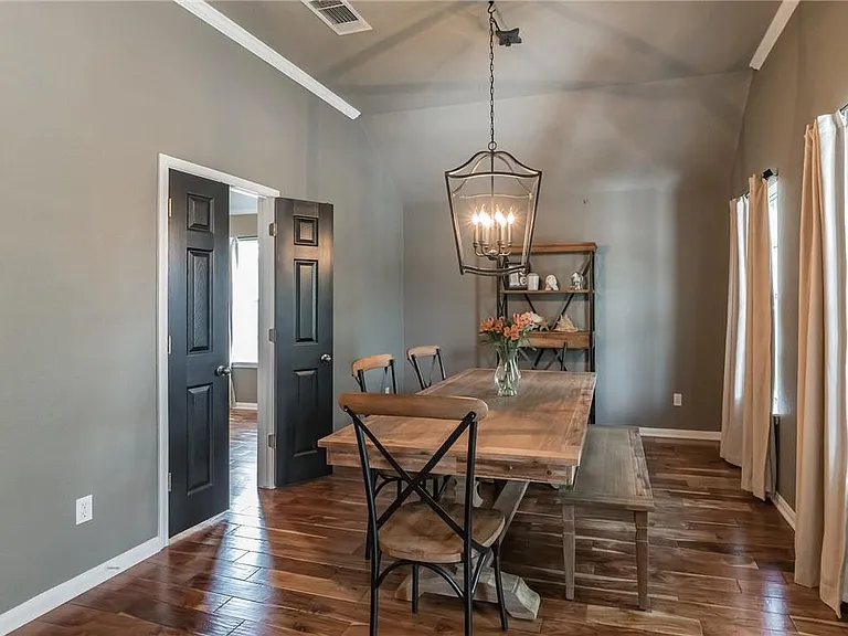 403 Rosedale Blvd — Photo 12
