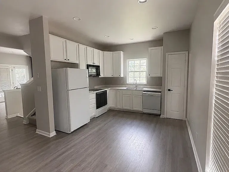 2 bed, 3.0 bath, 1600 sqft, $2,900 — Photo 3