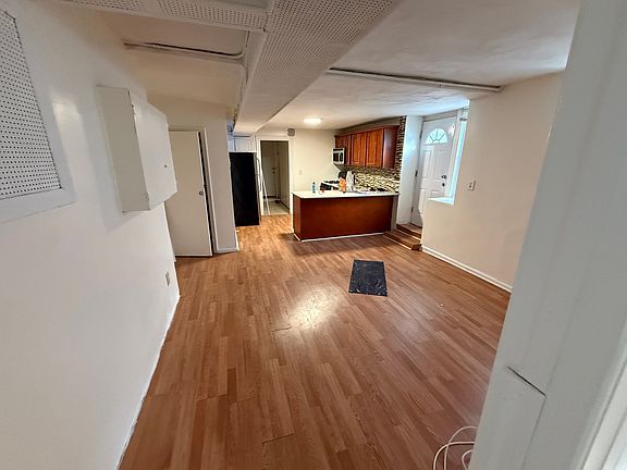 3rd image of 2530 Seymour Ave