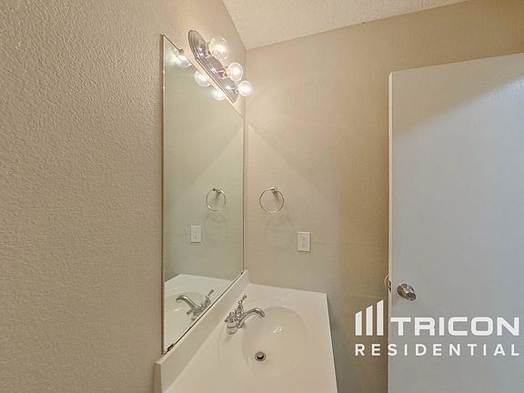 5th image of 304 Blairwood Dr
