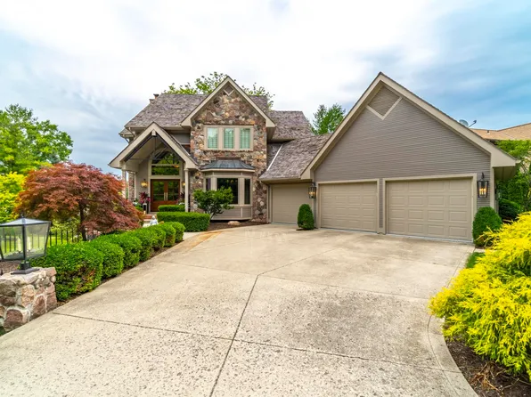7031 Woodcroft Ln, Fort Wayne, IN 46804