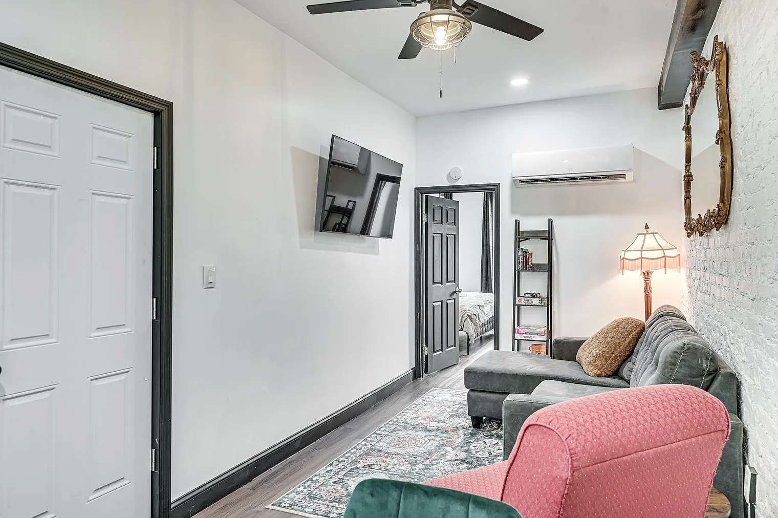2 bed, 1.0 bath, 990 sqft, $2,091 — Photo 3