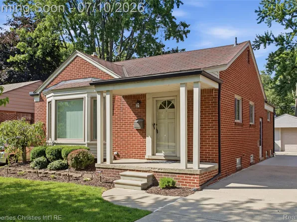 1532 Cheltenham Rd, Birmingham, MI 48009