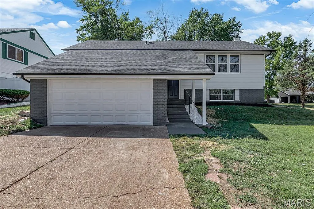 5226 Suntrail Dr photo 1