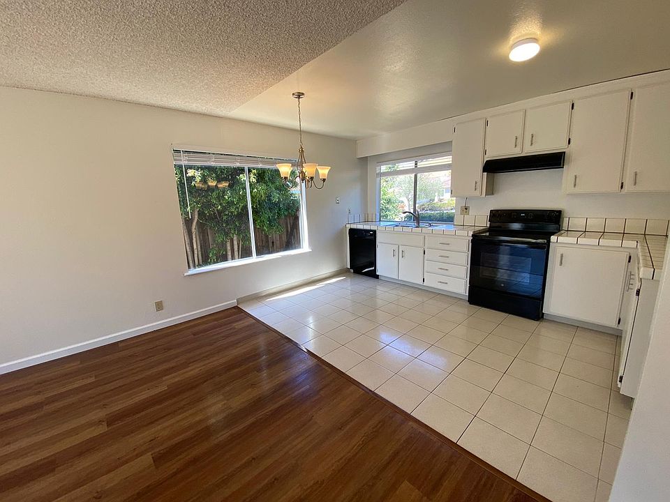 1st image of 47227 Yucatan Dr