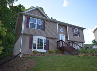 1696 Red Lane Ext, Salem, VA 24153