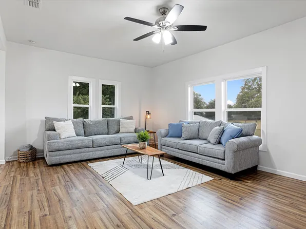 611 Cherry St, Bowie, TX 76230