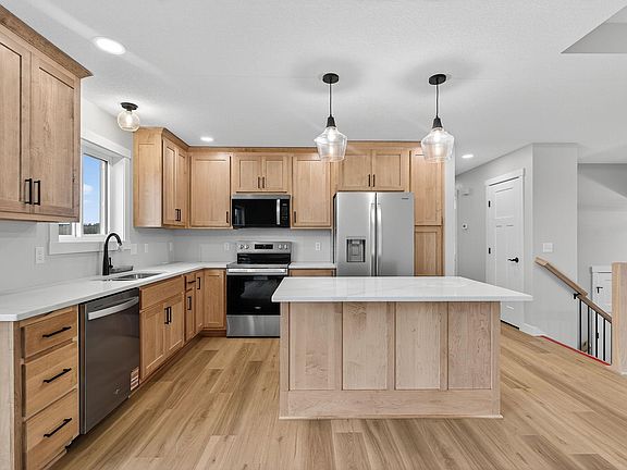 4th image of 655 1st St SE