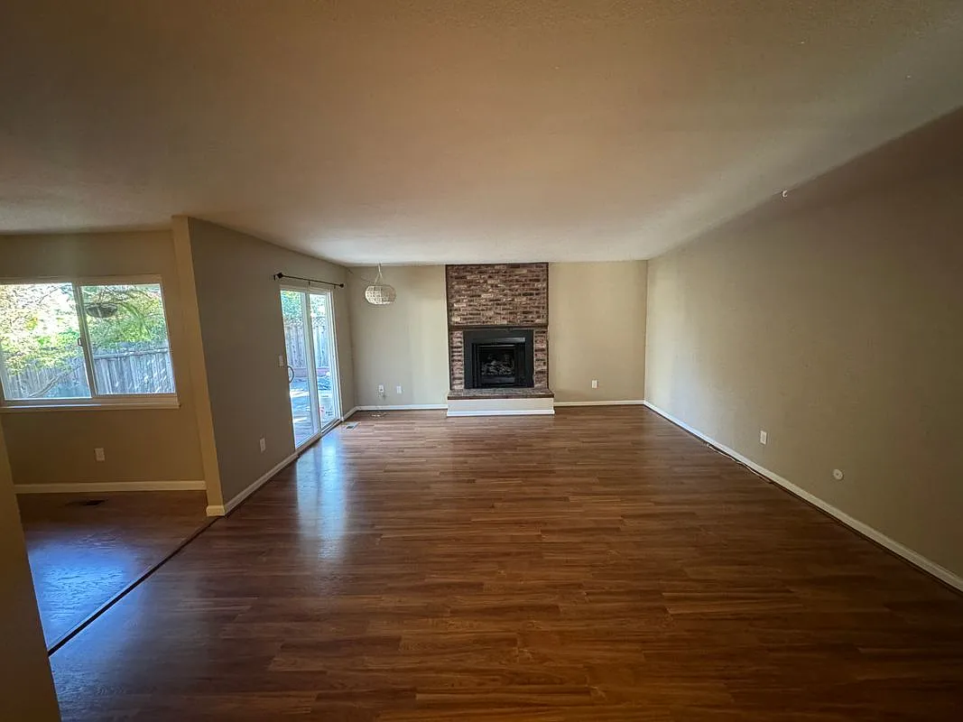 3 bed, 2.0 bath, 1395 sqft, $3,650 — Photo 4