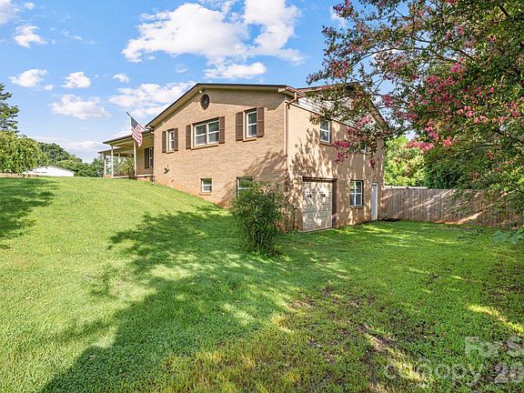 3rd image of 3968 Hollywood Ridge Rd