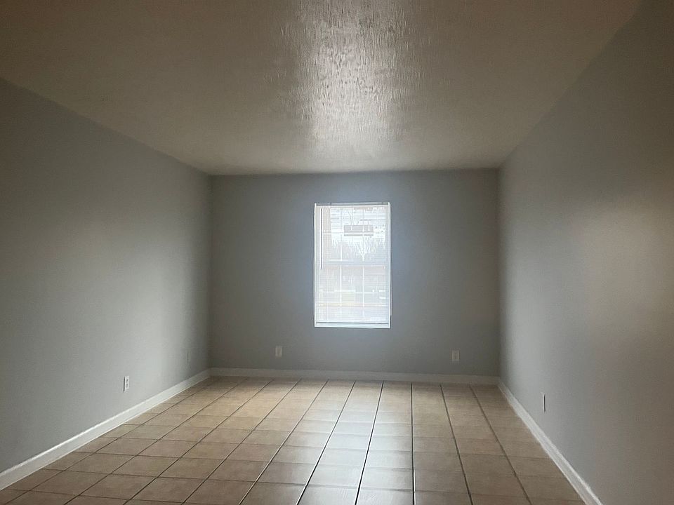 1st image of 628 N Woodland Dr APT 2
