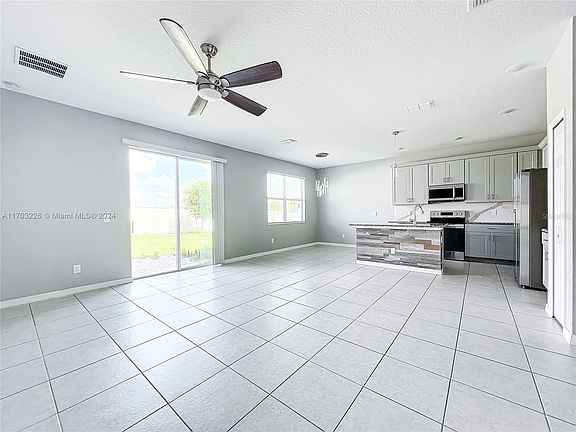 3rd image of 274 Tarpon Bay Blvd