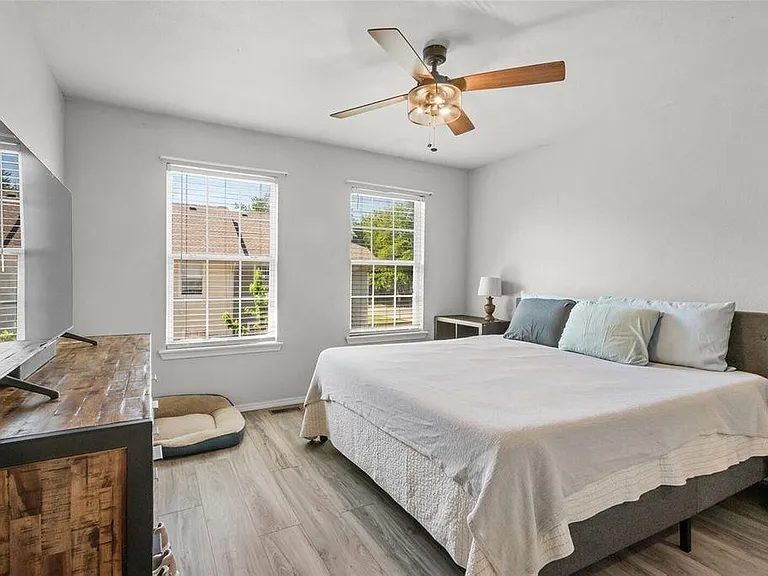 907 W Peachtree Dr — Photo 11