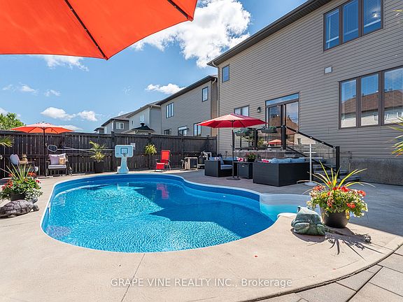 4th image of 523 Adamson Cres