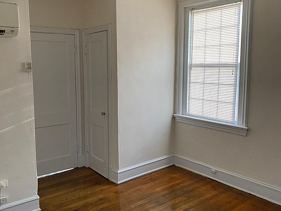 4th image of 3427 W Grace St APT 12