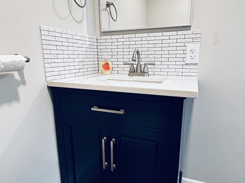1st image of 981 Yale Ave #2