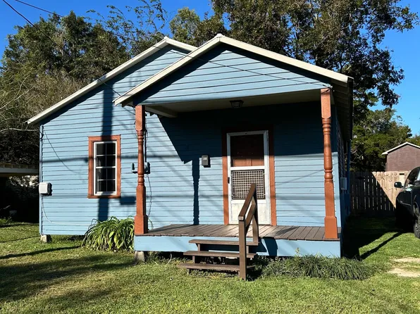 108 S Martin Luther King Jr Dr, Saint Martinville, LA 70582