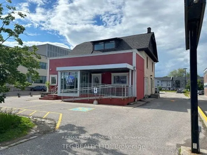 306 King St W