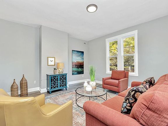 5th image of 6025 Woodmont Ave