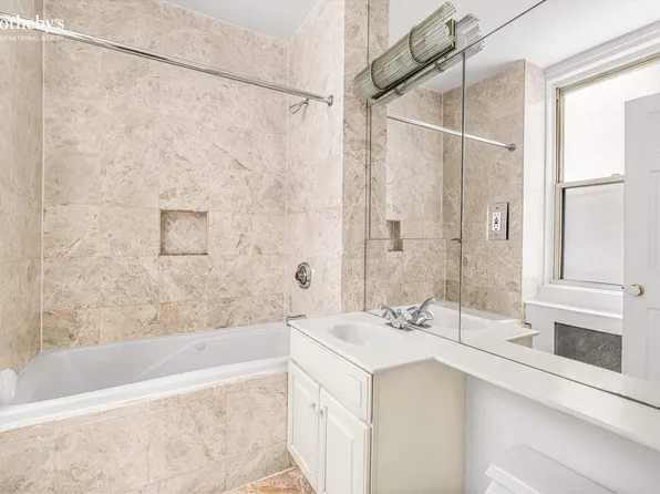 71 Park Avenue 5C image 7 of 7