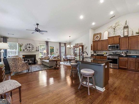 5th image of 260 Creek View Ln