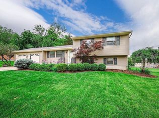 5825 Cedaridge Dr, Cincinnati, OH 45247