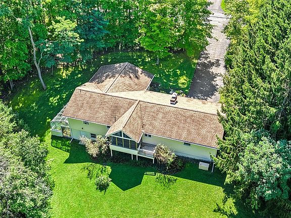 3rd image of 683 Coddington Rd