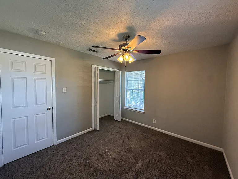 303 Ridgefield Cir — Photo 13