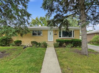 730 W Beach Dr, Addison, IL 60101