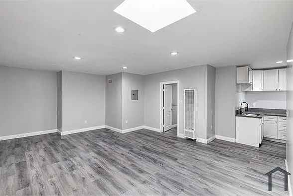 2 bed, 1100 sqft, $2,400 — Photo 2